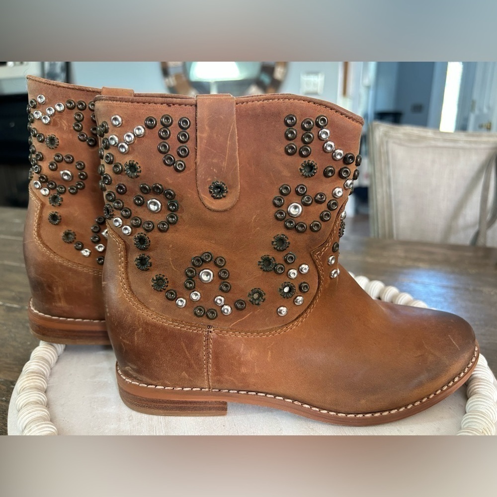 Short Cowboy Boots Women’s Size 6 By ZiGi Girl Leather Detailed Distressed … - Picture 2 of 11
